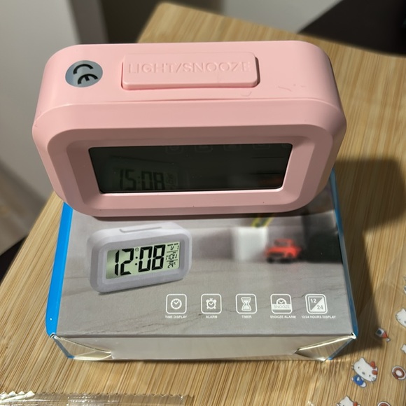 Hello Kitty Pink Clock and Accessories - Picture 2 of 4